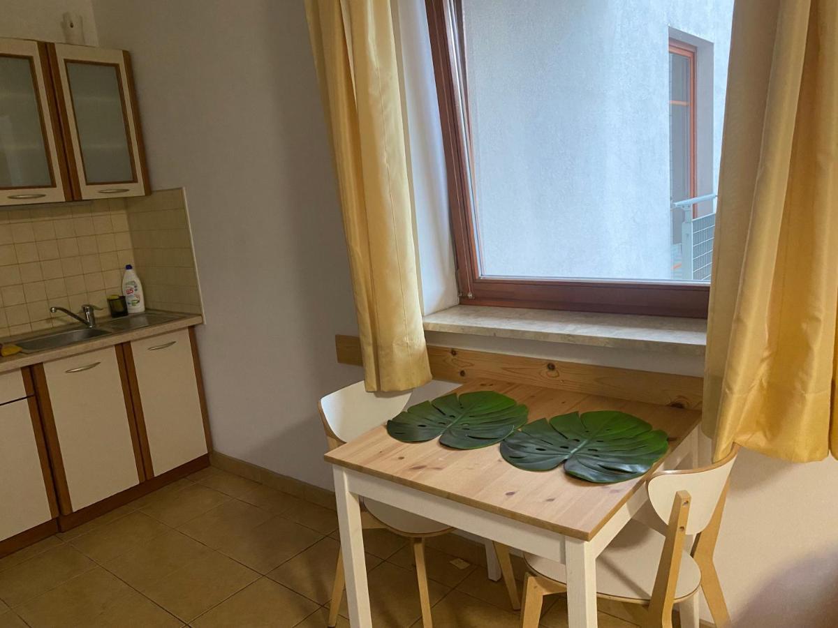 Komfortowy Apartament: Pet-Friendly Old Town Retreat near Park Praski Warsaw Exterior photo